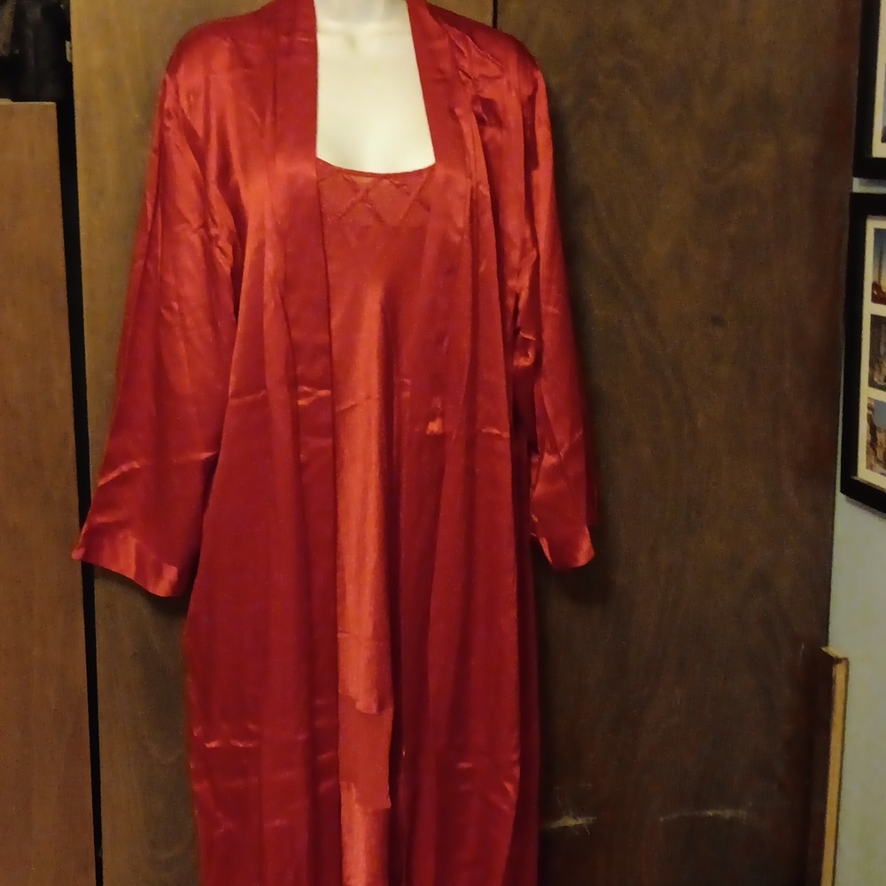 NWT LINDA HARTMAN INTIMATES RED SILK CHEMISE AND ROBE LARGE
